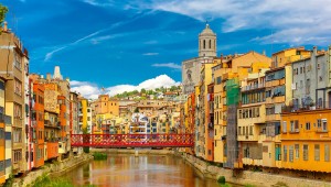 Colorful,Yellow,And,Orange,Houses,And,Eiffel,Bridge,,Old,Fish