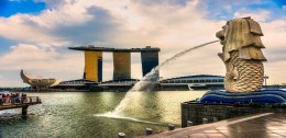 The Merlion  fountain and Marina Bay Sands, Singapore.