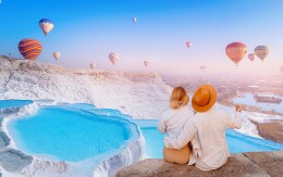 Concept,Travel,Tourist,Background,Pamukkale,Turkey.,Lover,Couple,Watching,Hot